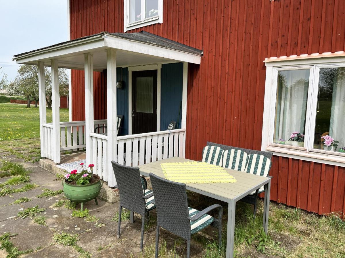 Cozy Red Cottage In The Countryside Outside Vimmerby Gullringen Exterior photo